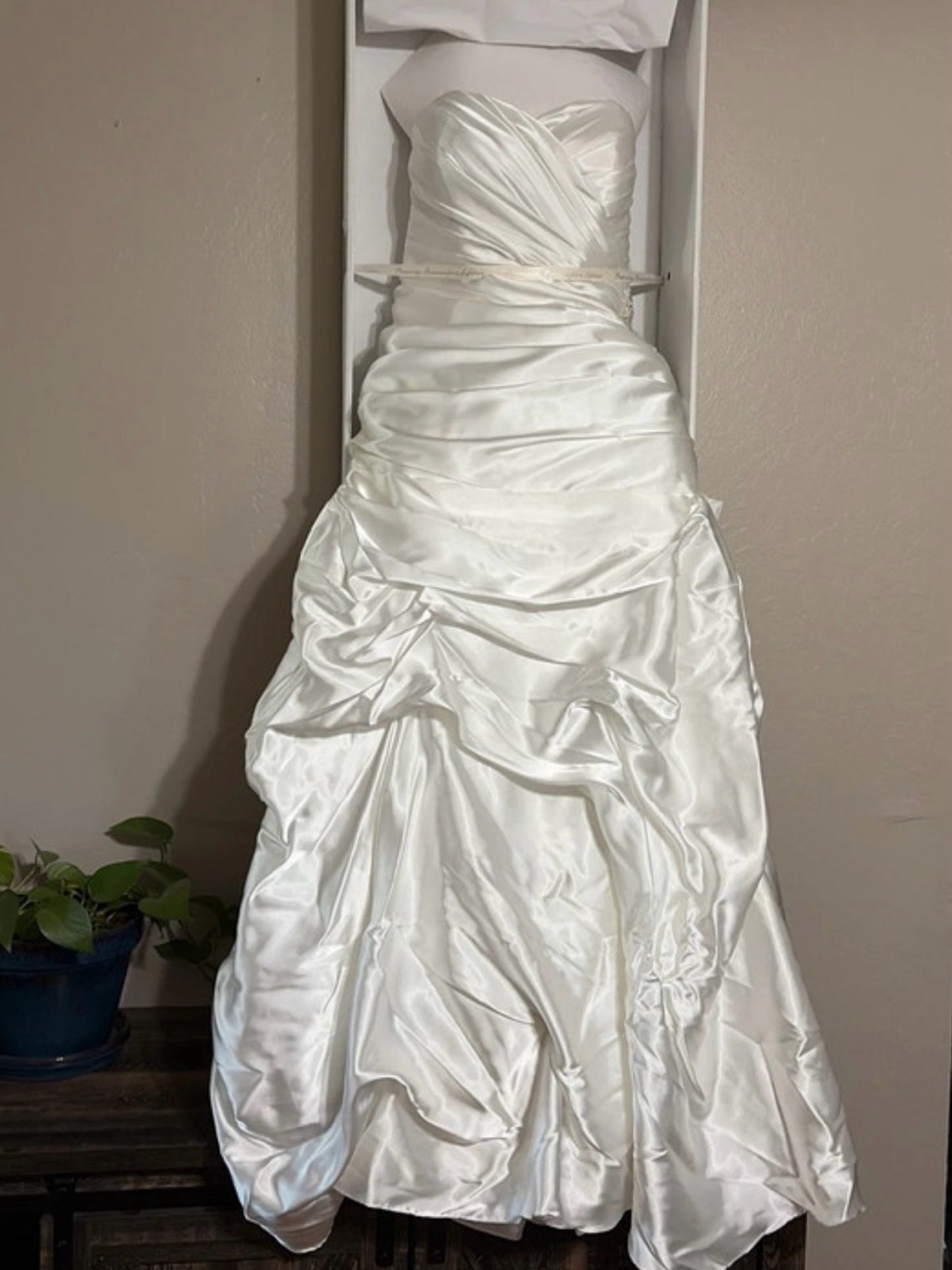 David's Bridal Ivory Strapless Ruched Satin Wedding Dress